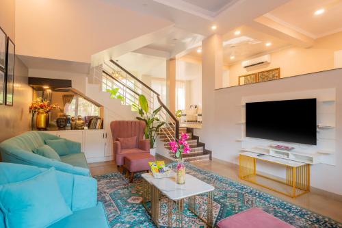 Alaya Stays 3 BHK with Plunge Pool, Kid's Nook & Terrace - Casa Bella Vista