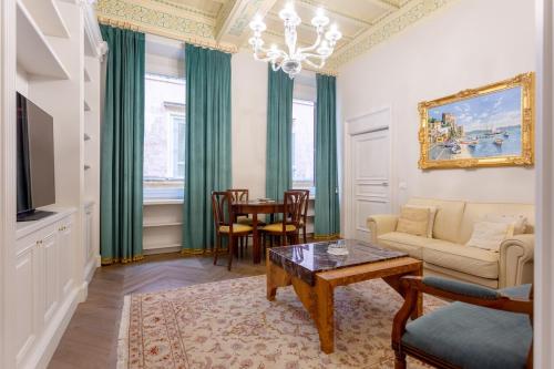 Spanish Steps Luxury Apartment, Рим (фото 2)