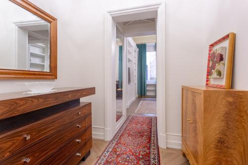 Spanish Steps Luxury Apartment, Рим (фото 9)