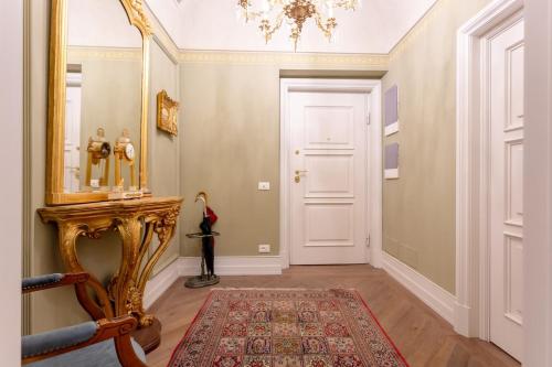 Spanish Steps Luxury Apartment, Рим (фото 10)