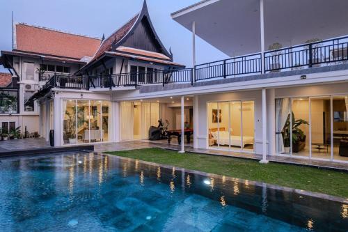 beachfront holiday home, private beach, front-line sea view villa
