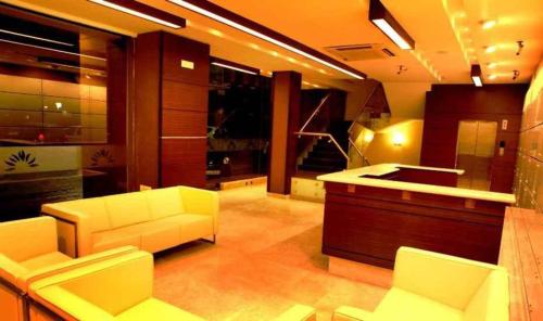 ซันฟลาวเวอร์ โฮเต็ล (Sunflower Hotel) in บันนิมันตัป