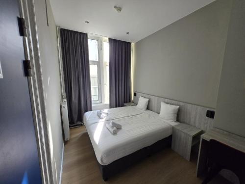 Hotel Crown - main image