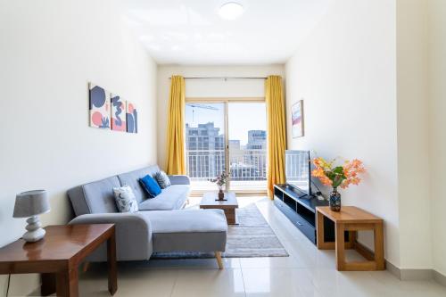 RH- Bright 1BR in JVC, near Circle mall, Dubaj