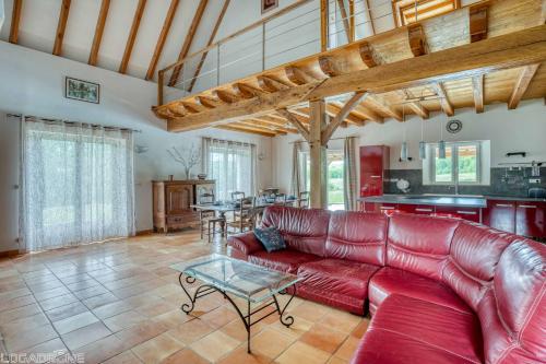 Authentic Charming House WIFI Swimming Pool 10 ppl in Nojals-et-Clotte