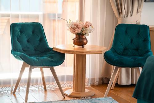 Two-Bedroom Deluxe Apartment with Balcony