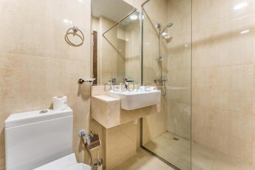 Steps from Retail Stores and Sports Facilities 1BR, Binghatti Gateway, Al Jaddaf by Deluxe Holiday Homes, Дубай (фото 6)