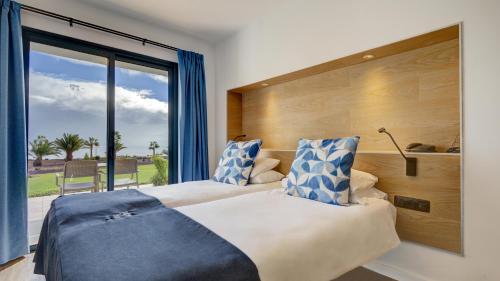 5 twin beds