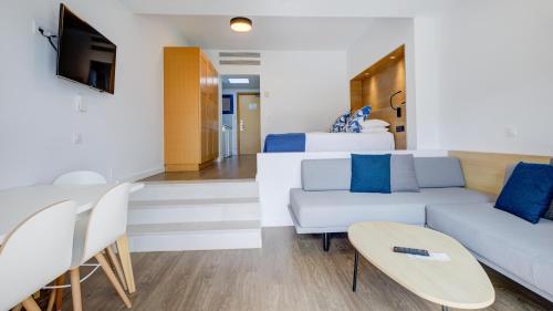 4 twin beds