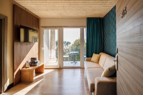 Grand Hotel Riva - image 5