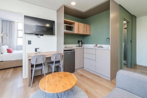 keuken, Habitat Aparthotel by Totalstay near Iziko Slave Lodge