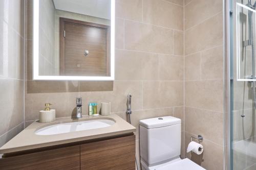 STAY BY LATINEM Luxury 1BR Holiday Home CVR A704 near Downtown, Dubai (Foto 5)