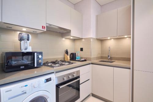 STAY BY LATINEM Luxury 1BR Holiday Home CVR A704 near Downtown, Dubai (Foto 8)