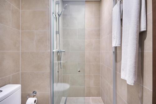 STAY BY LATINEM Luxury 1BR Holiday Home CVR A704 near Downtown, Dubai (Foto 9)
