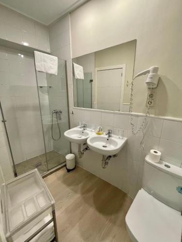 Hostal Madrid - image 2