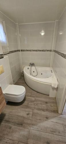 DREAMS PARADISE SUITE AVEC Baignoire DREAMS PARADISE SUITE AVEC Baignoire