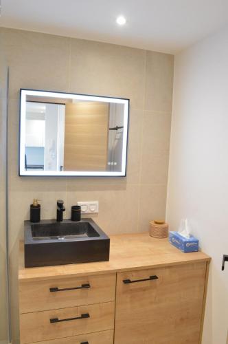 Appartement 2P vue mer Antibes in Laval