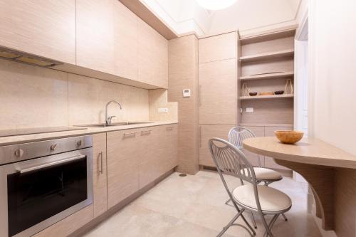 Spanish Steps Luxury Apartment, Рим (фото 4)