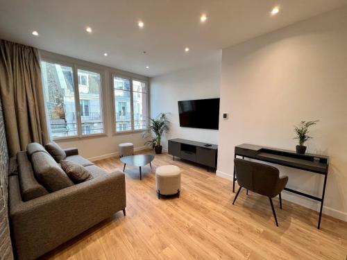 Spacious newly renovated loft with AC, París