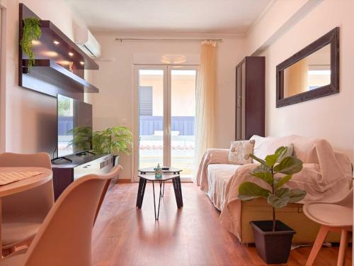 Restful Flat in Glyfada Center, Афины