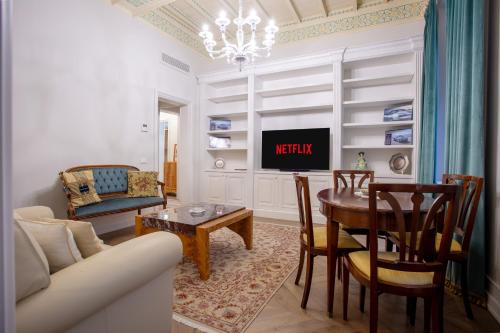 Spanish Steps Luxury Apartment, Рим (фото 3)