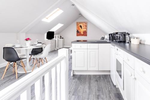 Bright, Restful Coach House in Central Sevenoaks in Sevenoaks