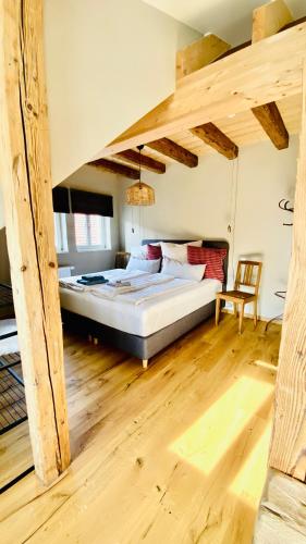 2 bedrooms, 4 beds