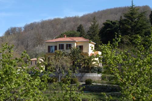  Valle Maira, Agriturismo nel Parco dei Nebrodi, Tortorici