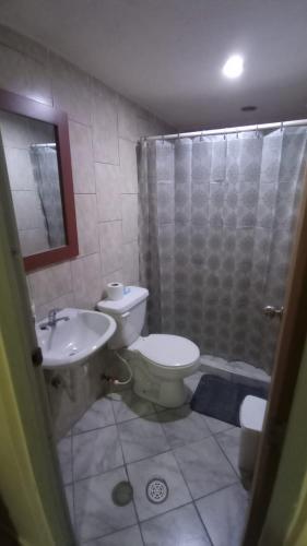 Fürdőszoba, Cómodo y Familiar Apartamento en San Diego (Comodo y Familiar Apartamento en San Diego) near Arturo Michelena nemzetközi repülőtér