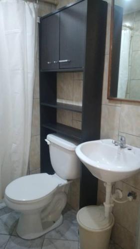 Fürdőszoba, Cómodo y Familiar Apartamento en San Diego (Comodo y Familiar Apartamento en San Diego) near Arturo Michelena nemzetközi repülőtér