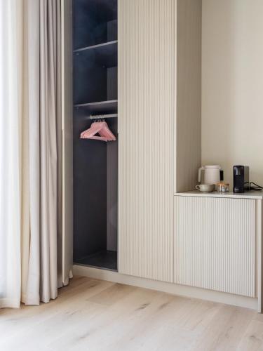 Medium Room image 3