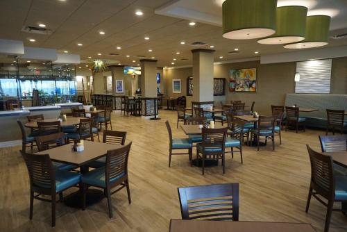Restaurant, Ocean Sky Hotel & Resort near McDonald's 4032 North Ocean Boulevard