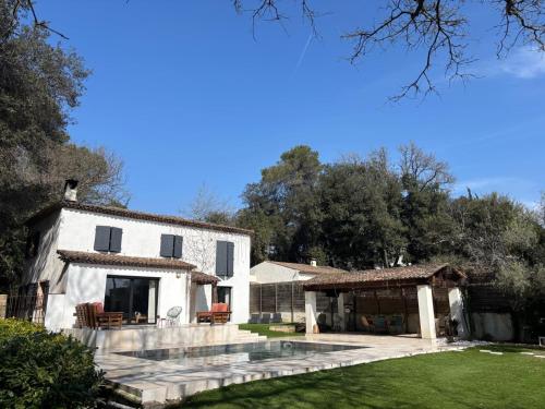 Magnifique villa moderne avec piscine à Mougins - Location, gîte - Mougins