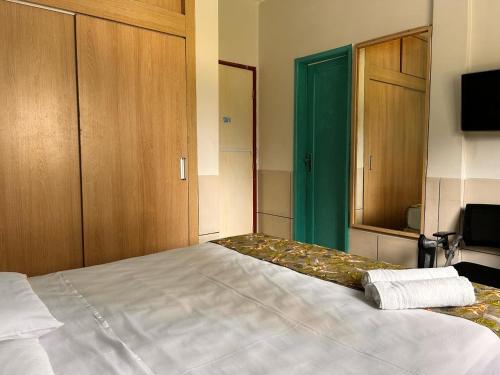 Double Room image 3
