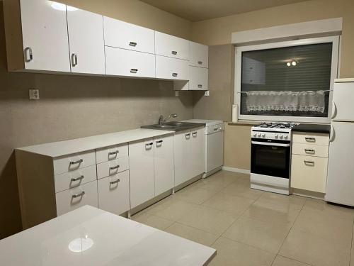 Konyha, Sands Dom Szteklin in Steklin