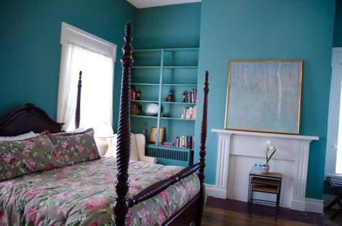 Bourbon Manor Bed & Breakfast Inn - image 12