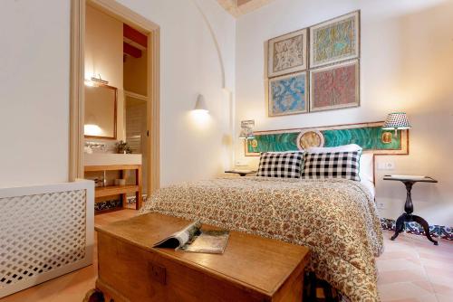 Seven-Bedroom House image 10