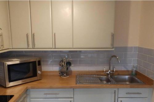 1 bed-cottage-Parking-Patio-close to coasts in North Hill