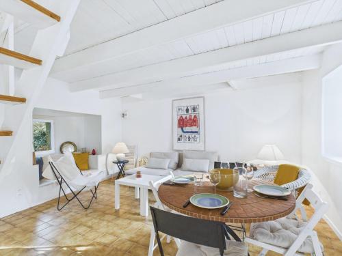 Maison en pierre avec grand jardin pour 4 gîte à louer Ranorgat