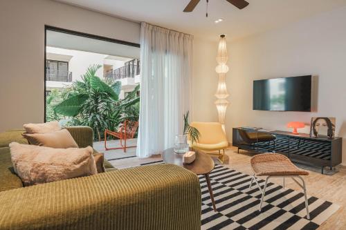 70's experience in Tulum with pool view