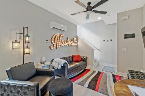 10 Min Drive Downtown, Roof Deck, Pet Friendly in Nashville, USA