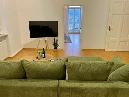 LaBed - Wohnen direkt an der Drosselgasse, stilvolle Ferienwohnung mit Rheinblick in Rüdesheim am Rhein, Deutschland