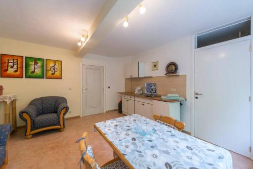 Tweekamer Apartement in Dilsen Stokkema