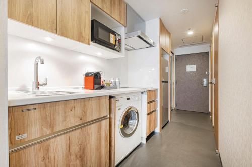 656813604 Holiday Inn & Suites Shin Osaka by IHG