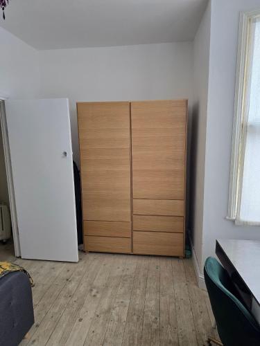 Ground floor two bedroom flat, London (photo 9)