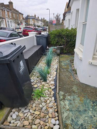 Ground floor two bedroom flat, London (photo 10)