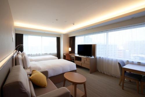 656816095 Holiday Inn & Suites Shin Osaka by IHG