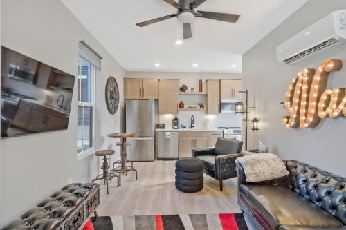 10 Min Drive Downtown, Roof Deck, Pet Friendly in Nashville, USA
