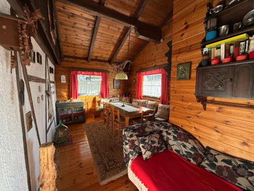 Létesítmények, Hüttenzauber Oberbergeralm (Huttenzauber Oberbergeralm) in St. Marein bei Neumarkt