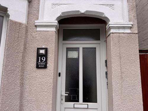 Central 4 Bed House - Sleeps 8 & Free Parking gîte à louer Park View Guest House
